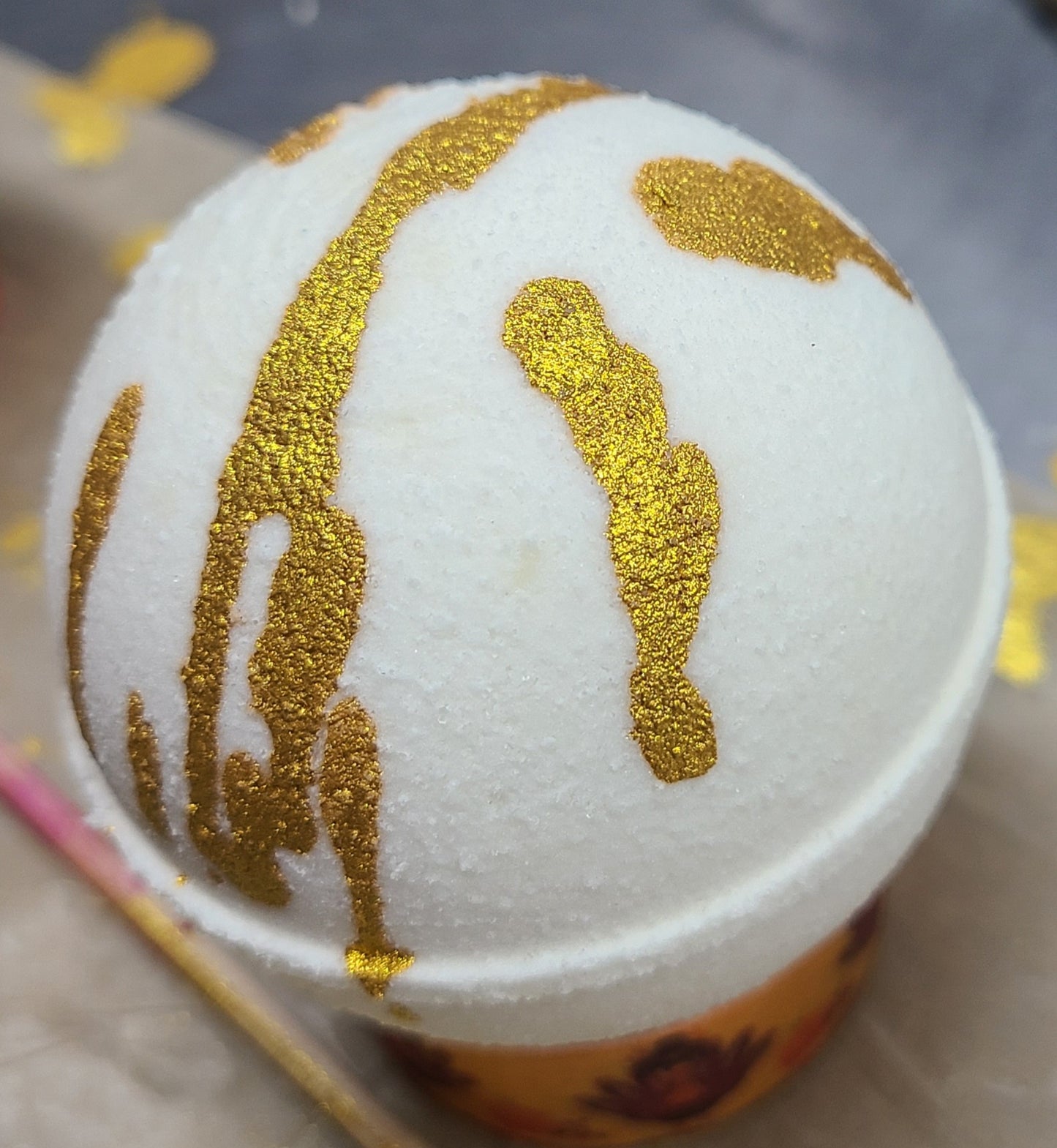 Sleepy Bee Goat Milk Bath bomb